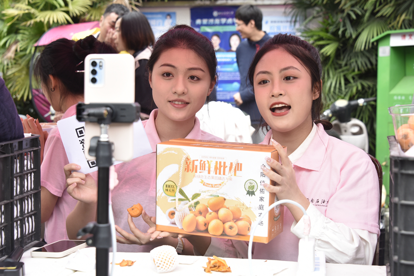 志愿者直播銷售農產品_副本.jpg